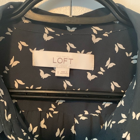 LOFT Butterfly Pattern Dark Green Collared Button Up Long Sleeve Top Size Small - Picture 3 of 7